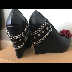Tuk wedge heels